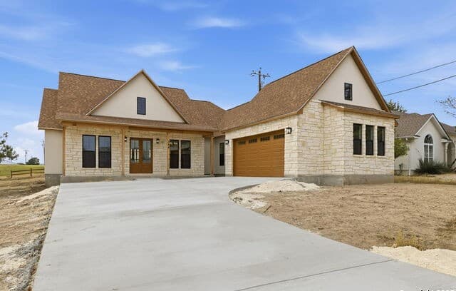 3-bedroom rental at 518 Park in Bandera, TX — photo 3