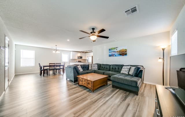 3-bedroom rental at 7062 Dominic in San Antonio, TX — photo 4