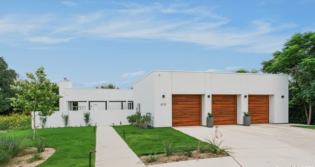 4-bedroom rental at 8218 Country Lane Court in San Antonio, TX — photo 3