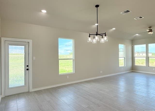 3-bedroom rental at 144 Camino Verde Ct in La Vernia, TX — photo 5