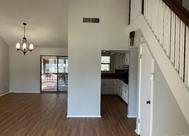 3-bedroom rental at 9307 Woodheather St in San Antonio, TX — photo 5