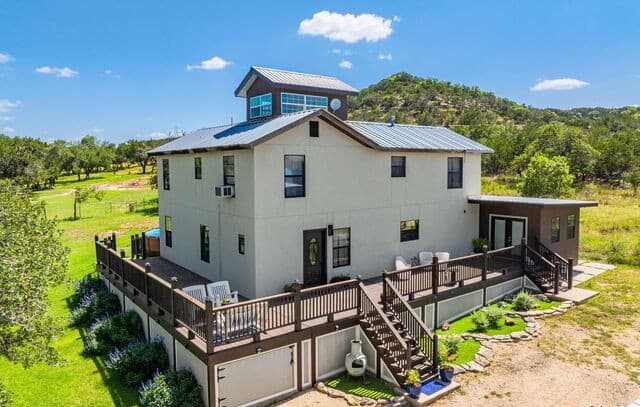 4-bedroom rental at 362 Oak Haven in Fredericksburg, TX — photo 1