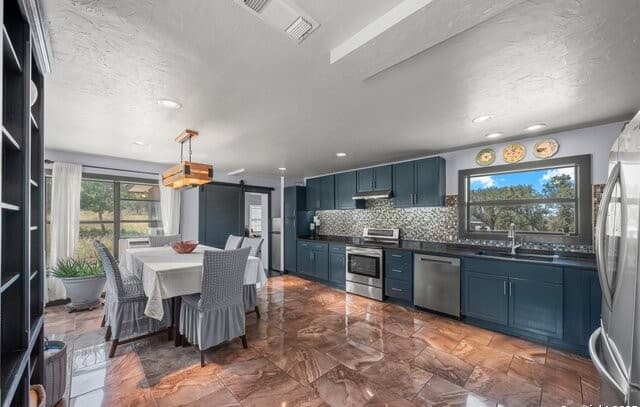4-bedroom rental at 362 Oak Haven in Fredericksburg, TX — photo 3