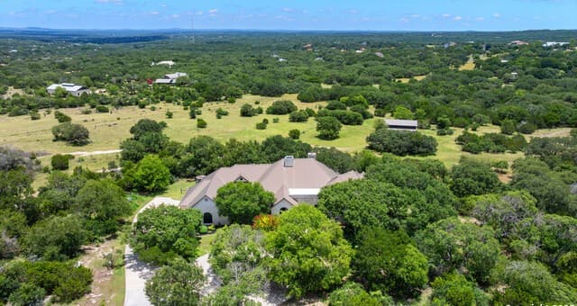 4-bedroom rental at 555 Cordillera Trace in Boerne, TX — photo 3
