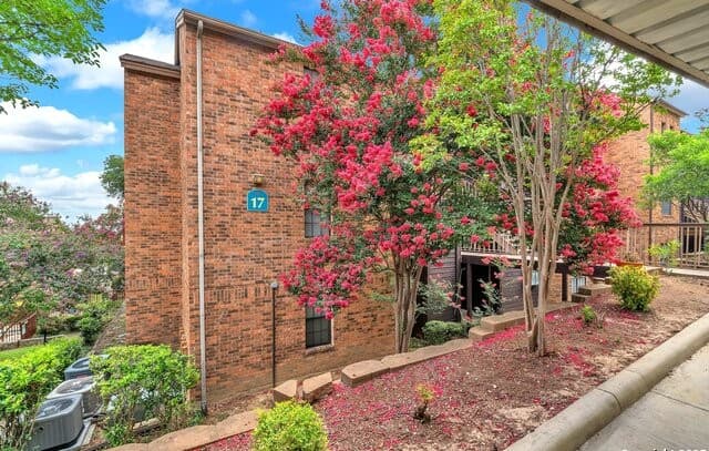 2-bedroom rental at 4212 Medical Unit 1705 in San Antonio, TX — photo 2