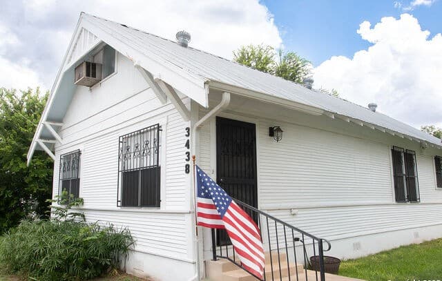 4-bedroom rental at 3438 Weir in San Antonio, TX — photo 3