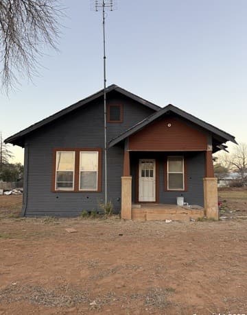 3-bedroom rental at 505 Rio Grande in Pearsall, TX — photo 1