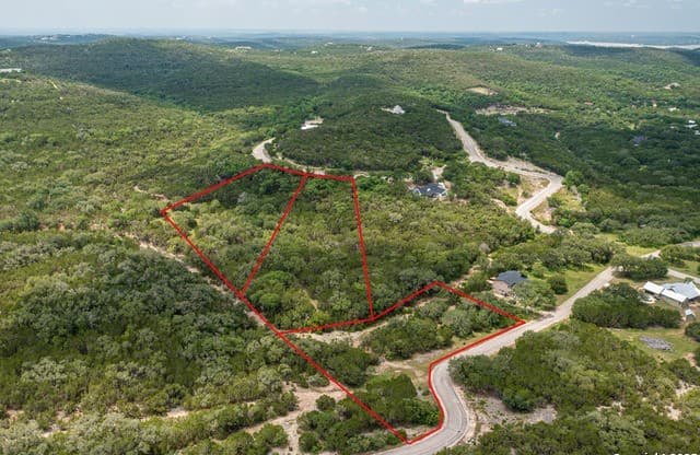 rental at LOT 387 Pr 1742 in Mico, TX — photo 3