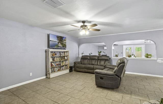3-bedroom rental at 3702 Pipers Field in San Antonio, TX — photo 3