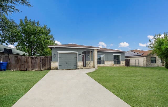 Home for sale at 422 Regal View Dr in San Antonio, TX — photo 2