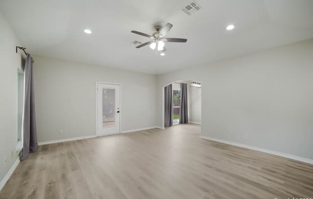 Home for sale at 422 Regal View Dr in San Antonio, TX — photo 5