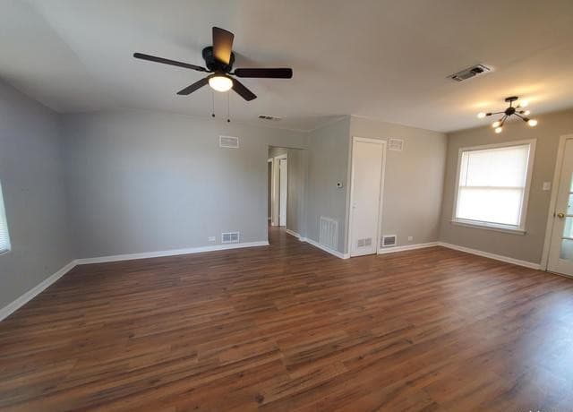 3-bedroom rental at 654 Santa Monica in San Antonio, TX — photo 4