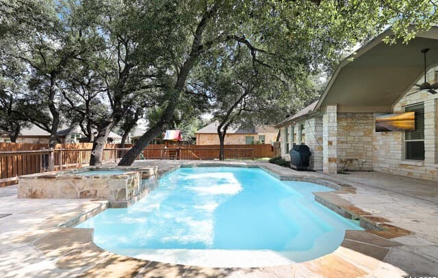 5-bedroom rental at 9610 Ninas ct in San Antonio, TX — photo 2