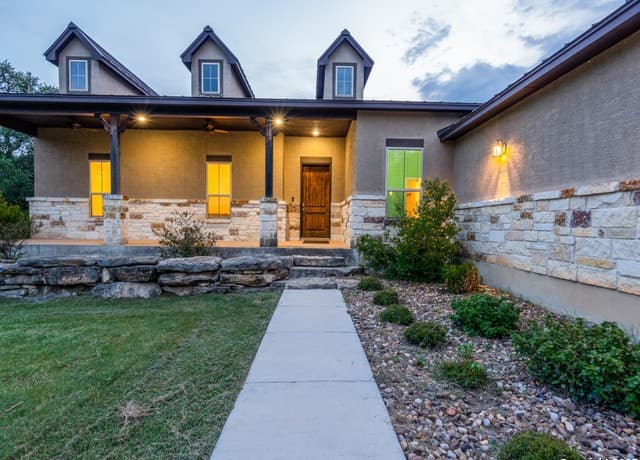 4-bedroom rental at 629 Windmill Ranch in Spring Branch, TX — photo 4