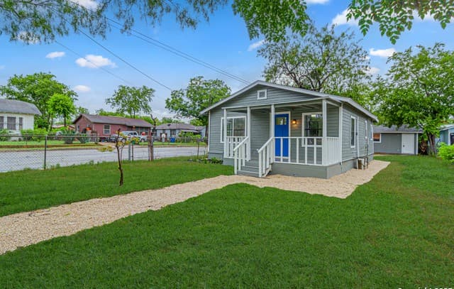 2-bedroom rental at 1303 22nd in San Antonio, TX — photo 2