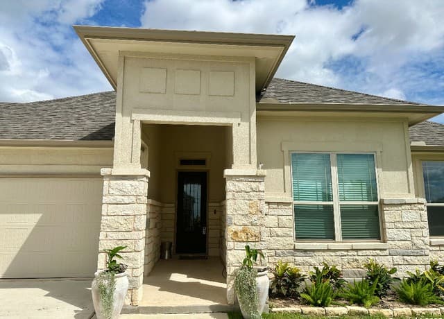 4-bedroom rental at 120 Willow Oak Trl in Floresville, TX — photo 3