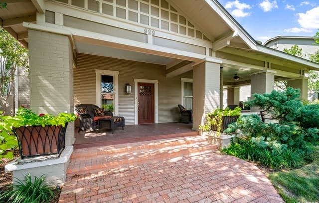 5-bedroom rental at 929 Cambridge Oval in San Antonio, TX — photo 1