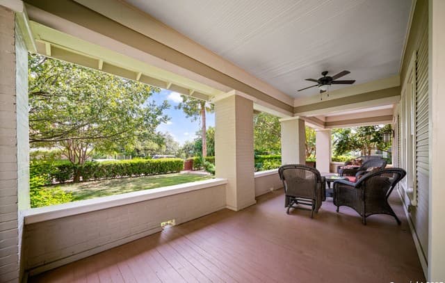 5-bedroom rental at 929 Cambridge Oval in San Antonio, TX — photo 3