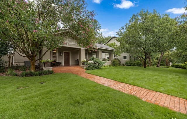 5-bedroom rental at 929 Cambridge Oval in San Antonio, TX — photo 5