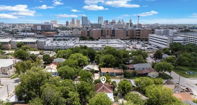4-bedroom rental at 315 N Richter in San Antonio, TX — photo 1