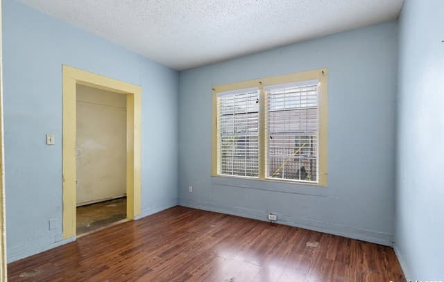 4-bedroom rental at 315 N Richter in San Antonio, TX — photo 2