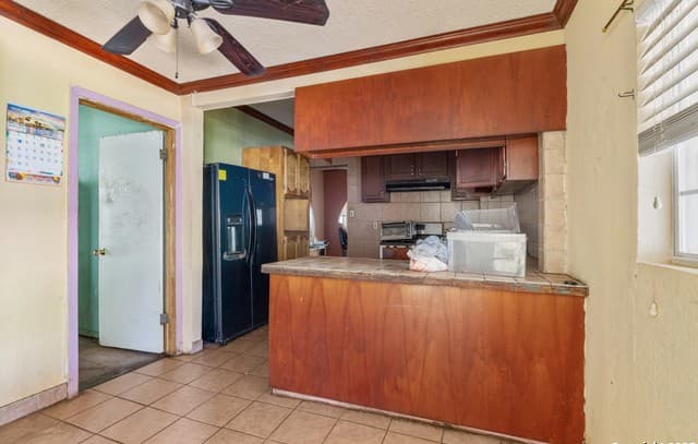 4-bedroom rental at 315 N Richter in San Antonio, TX — photo 5