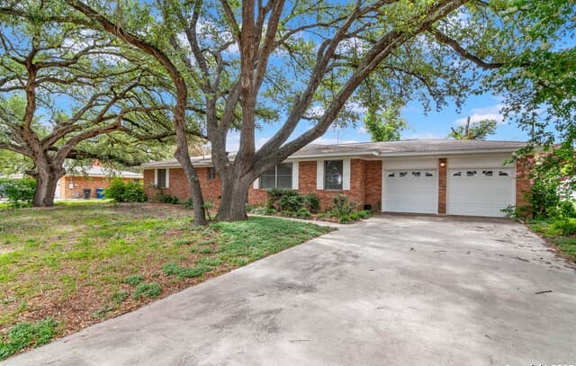 3-bedroom rental at 4706 Debbie Drive in San Antonio, TX — photo 1
