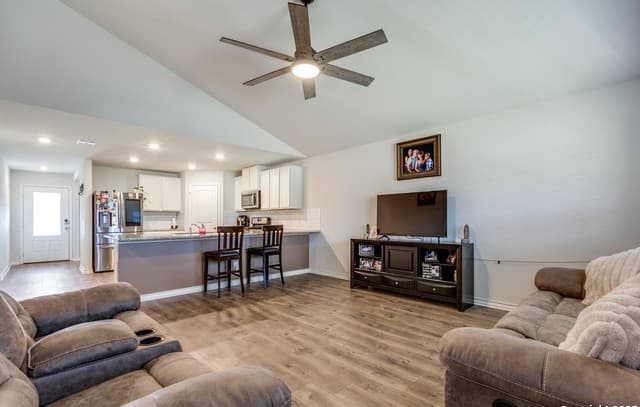 4-bedroom rental at 6539 Encore Oaks in San Antonio, TX — photo 5