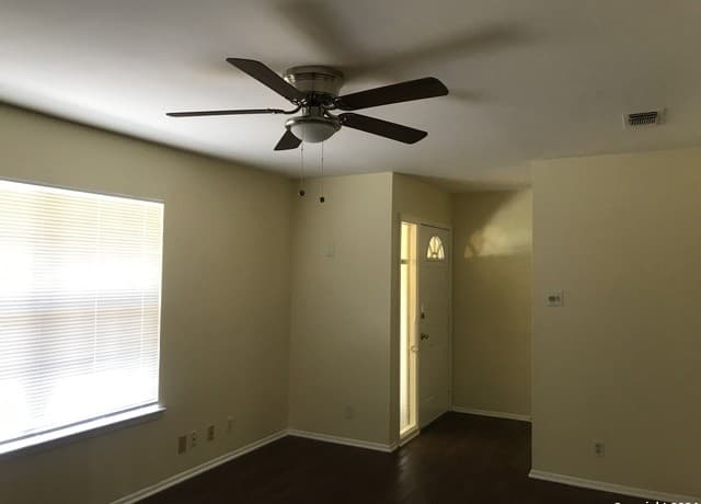 3-bedroom rental at 7919 Deep Forest in San Antonio, TX — photo 5