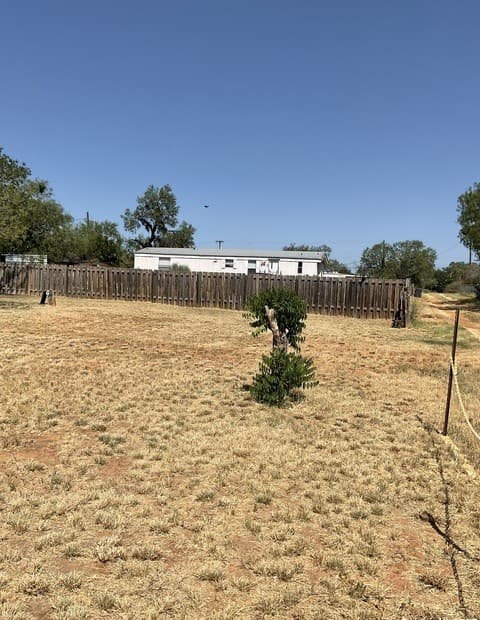 3-bedroom rental at 672 N Main St in Cotulla, TX — photo 5