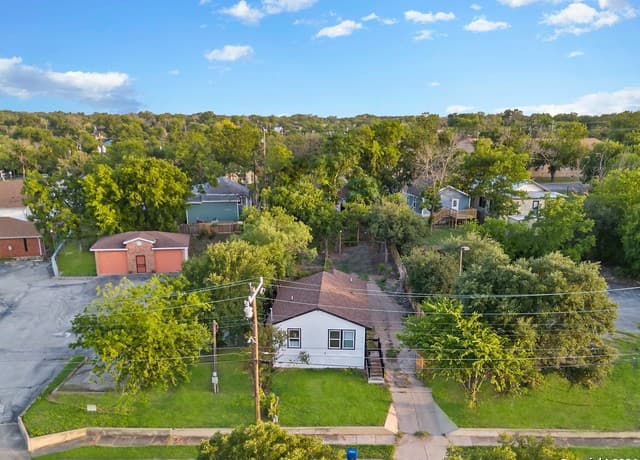 2-bedroom rental at 928 Hedges St in San Antonio, TX — photo 3