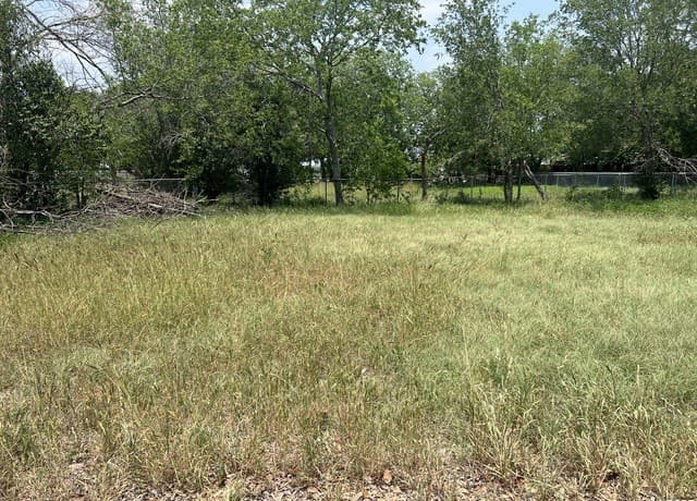 rental at 217 Avenue B in Converse, TX — photo 4