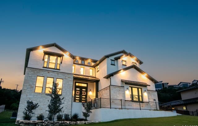 5-bedroom rental at 7302 Cresta Bulivar in San Antonio, TX — photo 2