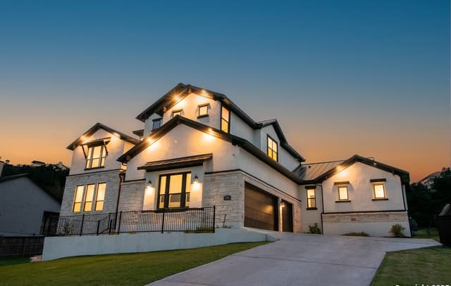 5-bedroom rental at 7302 Cresta Bulivar in San Antonio, TX — photo 3