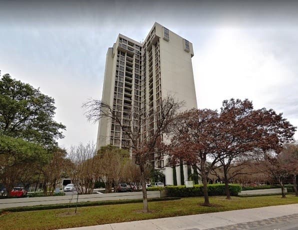 2-bedroom rental at 7701 E Wurzbach Rd Unit 1205 in San Antonio, TX — photo 2