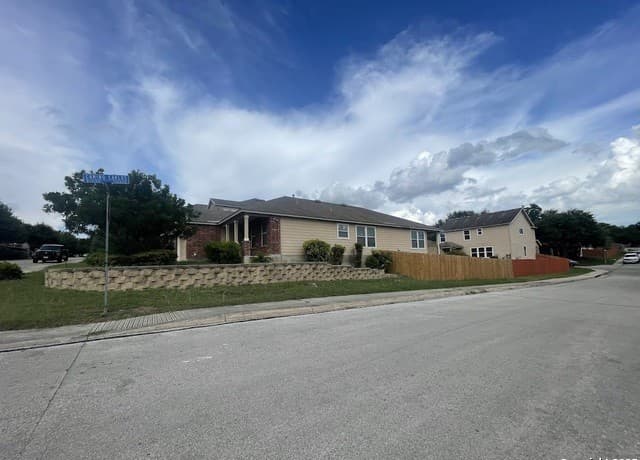 3-bedroom rental at 6602 Nora Vista in San Antonio, TX — photo 3