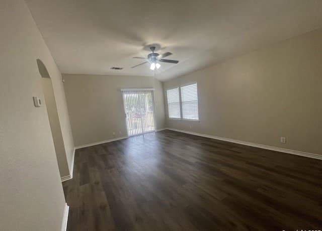 3-bedroom rental at 6602 Nora Vista in San Antonio, TX — photo 4