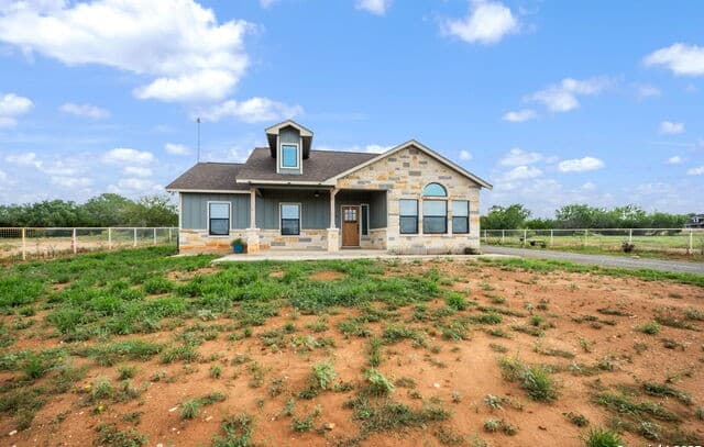 3-bedroom rental at 7306 Tiff Nicole in Von Ormy, TX — photo 2