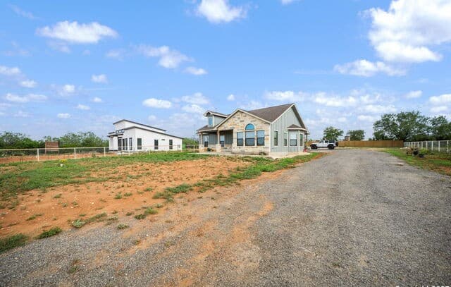 3-bedroom rental at 7306 Tiff Nicole in Von Ormy, TX — photo 3