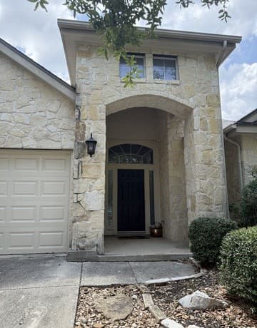 3-bedroom rental at 10115 Caspian Ledge in San Antonio, TX — photo 2