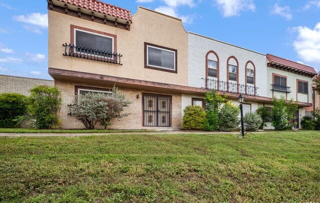 3-bedroom rental at 6659 Crown Ridge Unit 6659 in San Antonio, TX — photo 1