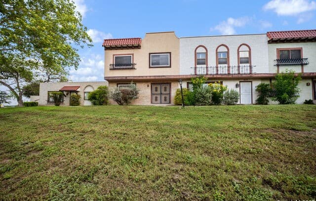 3-bedroom rental at 6659 Crown Ridge Unit 6659 in San Antonio, TX — photo 3