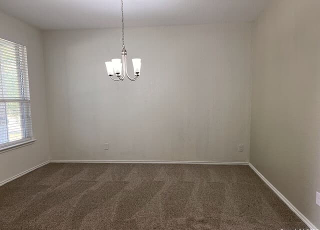 4-bedroom rental at 13418 Canyon Meadows in San Antonio, TX — photo 2