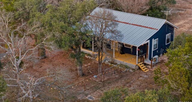 1-bedroom rental at 1060 Forest View Dr in Blanco, TX — photo 3