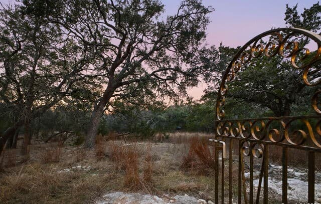 1-bedroom rental at 1060 Forest View Dr in Blanco, TX — photo 4