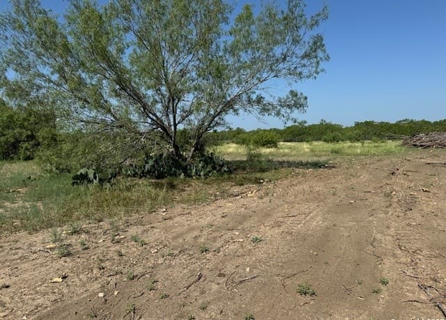 rental at 20 Windmill Ranchettes CR 329 in Jourdanton, TX — photo 4