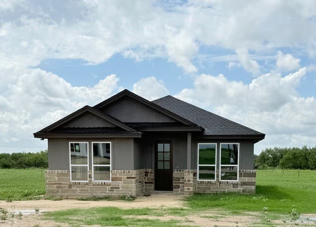 3-bedroom rental at 129 Camino Verde Ct in La Vernia, TX — photo 1