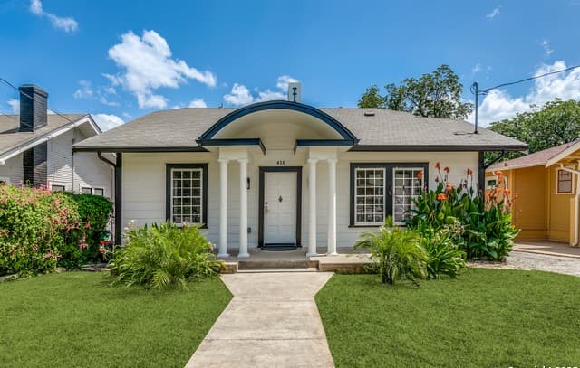 3-bedroom rental at 430 E Mulberry Ave in San Antonio, TX — photo 1