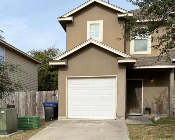 4-bedroom rental at 5731 Timber Bend in San Antonio, TX — photo 2