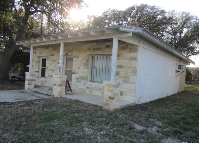 2-bedroom rental at 496 Cedarhill Dr. in Bandera, TX — photo 2